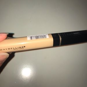 $1 NEW Maybelline Fit Me Concealer in 20 Sand